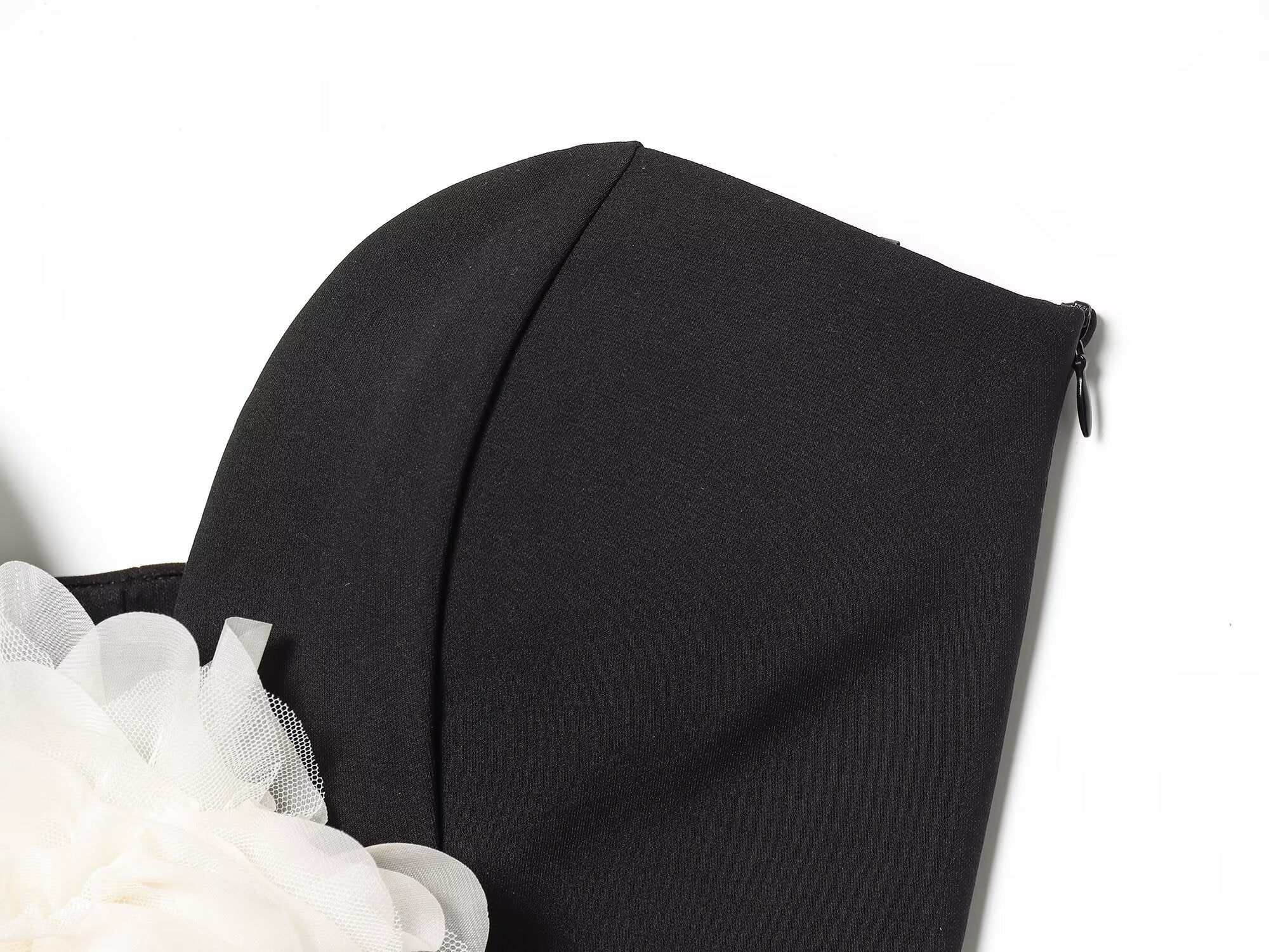 Women's contrasting flower decoration strapless top